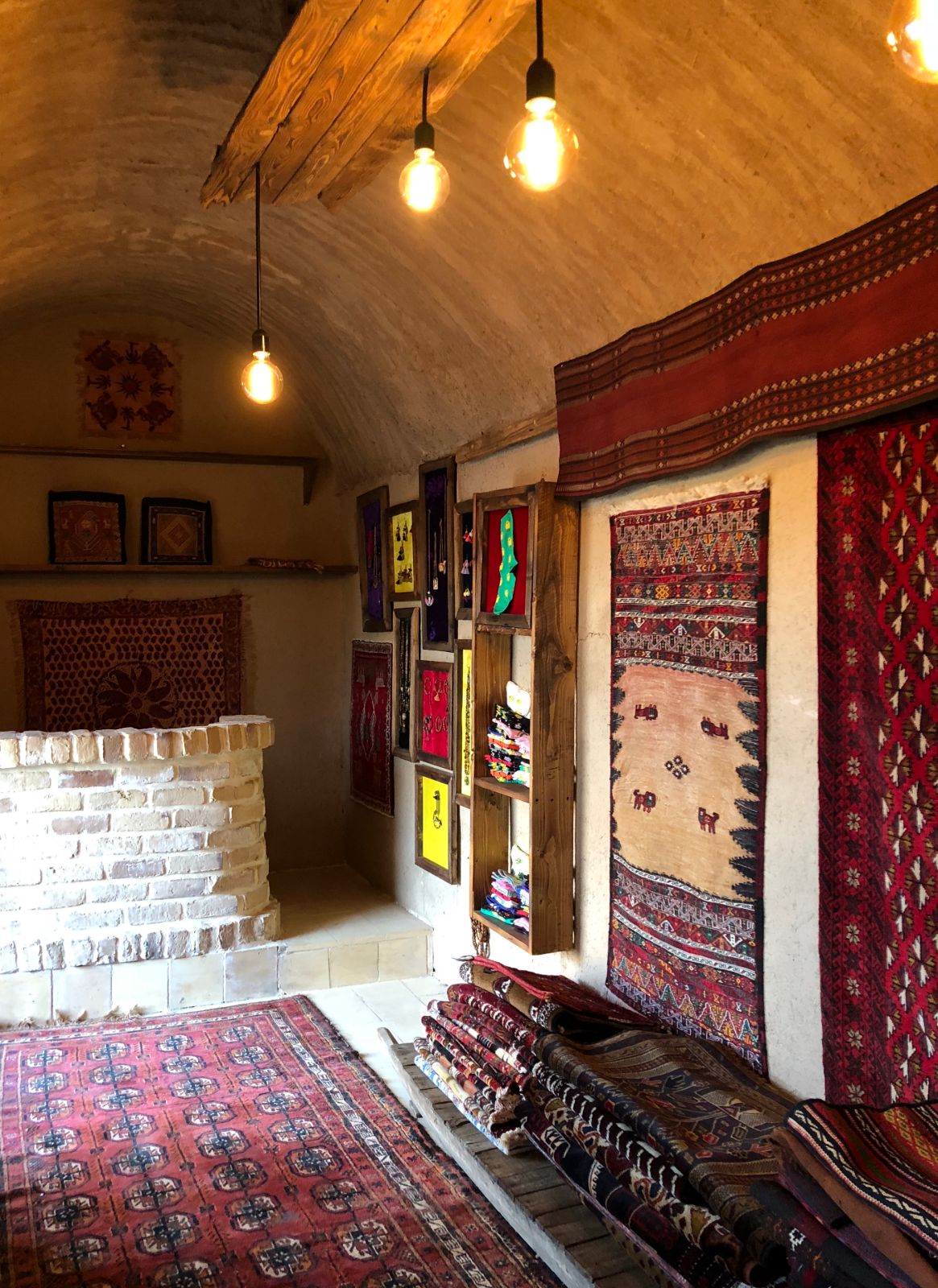 اتاق گنبدی با گلیم